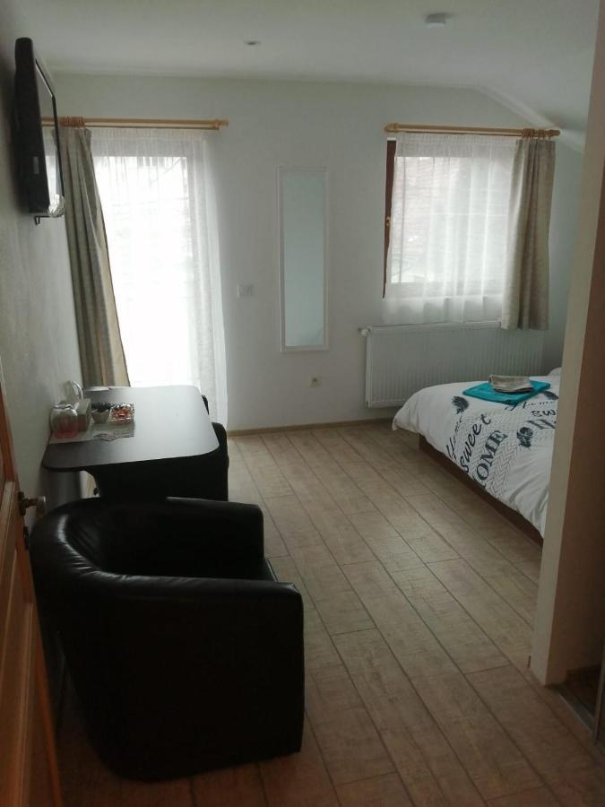 Cazare Regim Hotelier Zarnesti Exterior photo