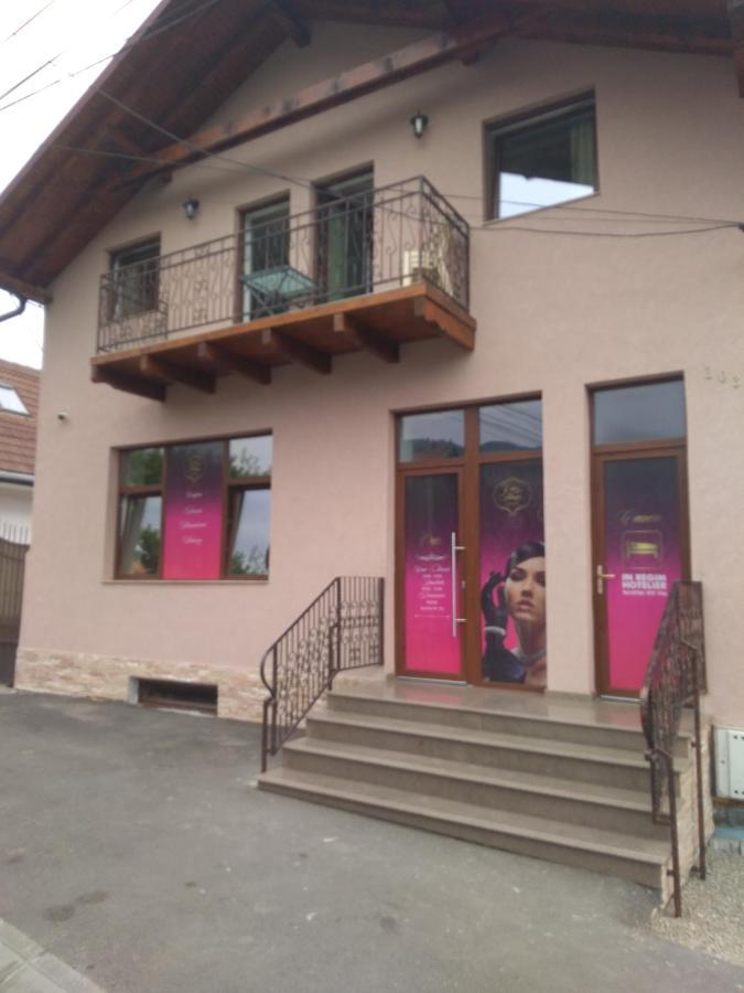 Cazare Regim Hotelier Zarnesti Exterior photo