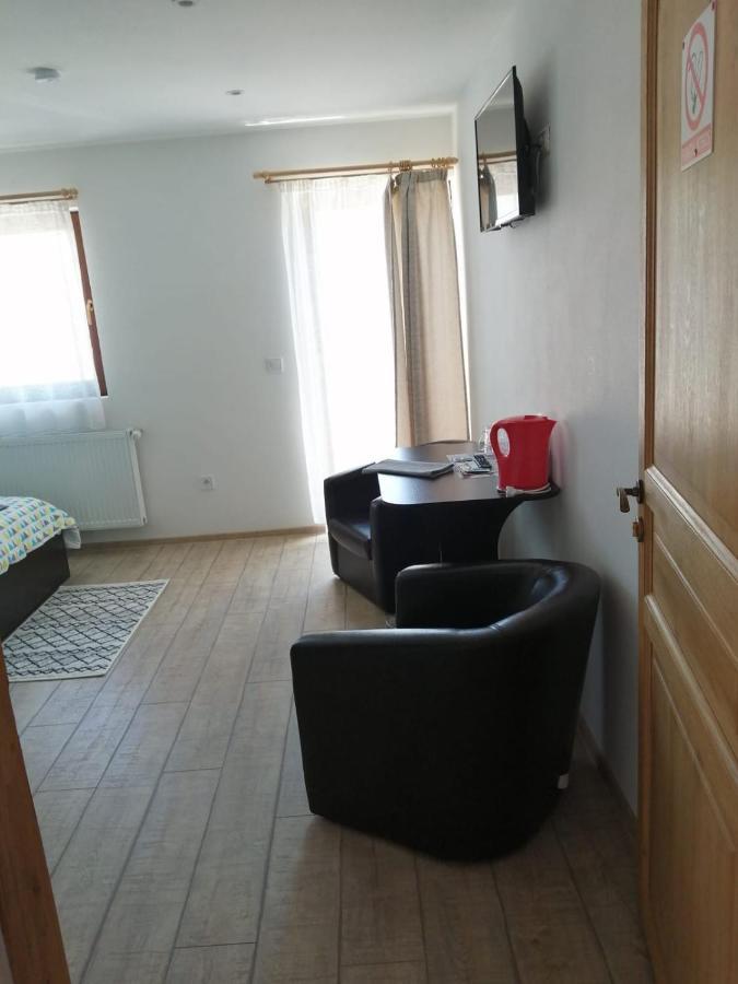 Cazare Regim Hotelier Zarnesti Exterior photo